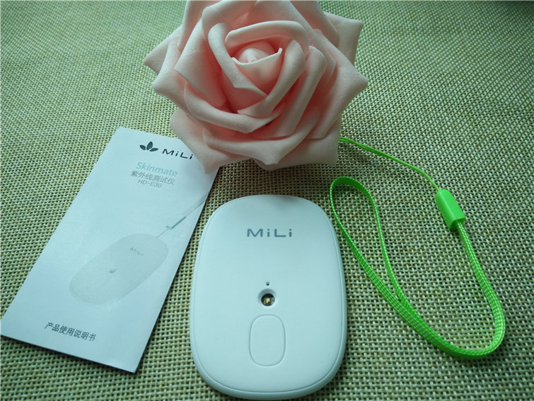 說明書,盒子里的主機和掛繩