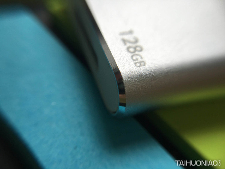 蘋果iPhone 16G內(nèi)存不夠用?MiLi iData Pro智能U盤