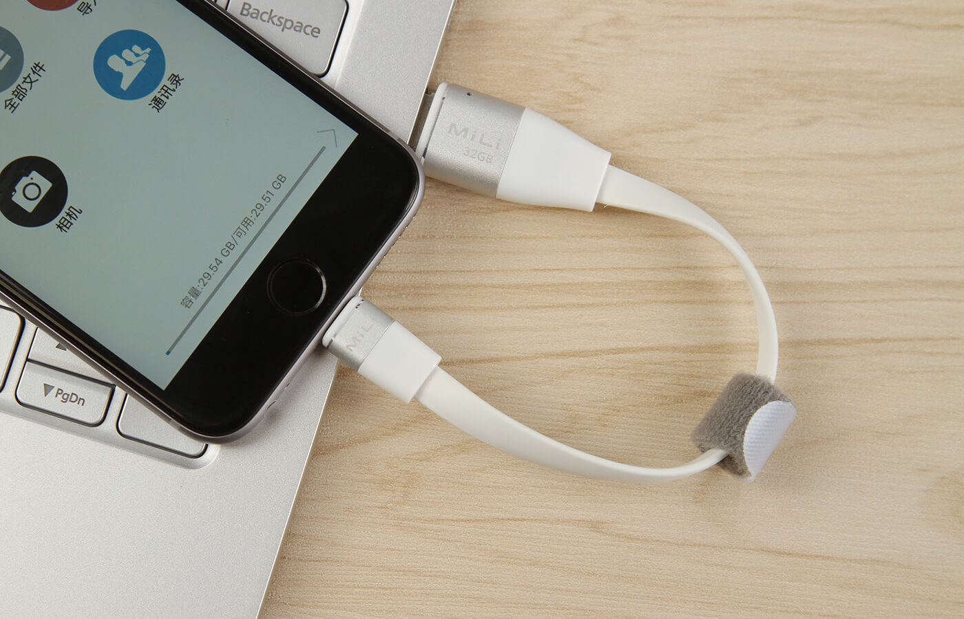 多功能蘋果智能閃存充電線,不僅可以充電,還可以存儲(chǔ)數(shù)據(jù)